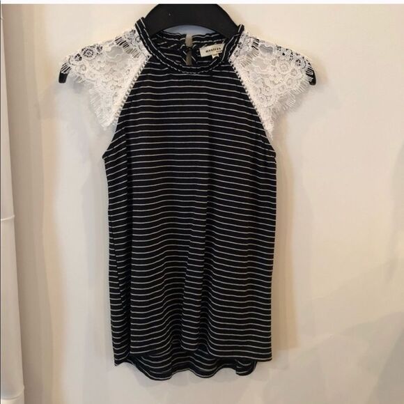 Monteau Other - Lace sleeve stripe top